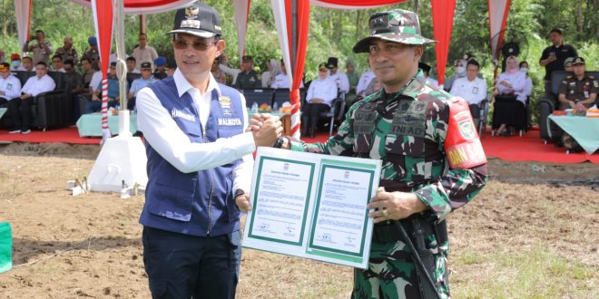 Walikota Palembang, Harnojoyo membuka secara resmi kegiatan TNI Manunggal Membangun Desa (TMMD) ke-116 di wilayah Kodim 0418/Palembang di Semataang Borang, Rabau (10/5/2023). Foto : Dinkominfo Palembang.