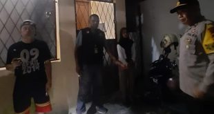 Polisi melakukan olah TKP pencurian sepeda motor di Lr Garuda 7 Ulu Palembang, Jumat (12/5/2023). Foto : Sumselheadline/Ela.