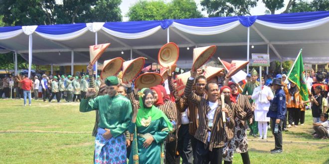 Suasana pembukaan KTNA tingkat Sumsel di lapangan KONI, Gumawang, OKU Timur, Rabu (10/5/2023). Foto: Humas Pemprov Sumsel.