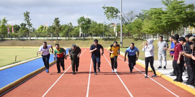 Gubernur Sumsel Hernan Deru olahraga bersama Forkopinda lainnya, Jumat (12/5/2023). Foto : Humas Pemprov Sumsel.