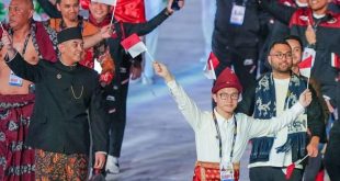 Upacara pembukaan atau opening ceremony SEA Games 2023 Kamboja yang digelar, Jumat (5/5) di Morodok Techo National Stadium, Phnom Penh, menjadi kebanggan bagi masyarakat Indonesia khususnya Sumsel. Karena ketua kontingan Indonesia menggunakan pakaian adat Sumsel. Foto : IST