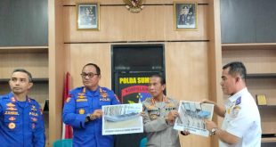 Direktur Polairud Polda Sumsel, Kombespol Andreas Kusmaedi jumpa pers di Markas Polairud Polda Sumsel, Kamis (11/5/2023). Foto : Sumselheadline/EEla.