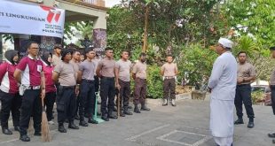 Jajaran Polda Sumsel apel jelang bakti sosisl di Pura Agung Sriwijaya Palembang, Minggu (18/6/2023). Foto : Sumselheadline/Ela.