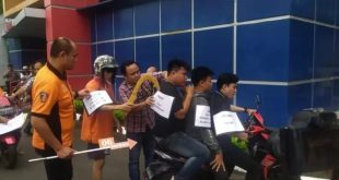 Penyidik Reskrim Polrestabes Palembang melakukan rekonstruksi tawuran yang menewaskan seorang pelajar di 14 Ulu, Senin (19/6/2023). Foto : Sumselheadline/Ela.