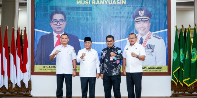 Pj Bupati Muba , Apriyadi bersama Ketua DPN IKAPTK, Akmal Malik di Guest House Serasan Sekate Sekayu, Rabu (21/6/2023). Foto : Dinkominfo Muba.