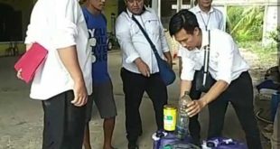 SP (36), warga Desa Karanganyar, Muba, ditangkap tim Polda Sumsel, karena mengoplos bbm dengan minyak ilegal, Rabu (21/6/2023). Foto : Sumselheadline/pitria.