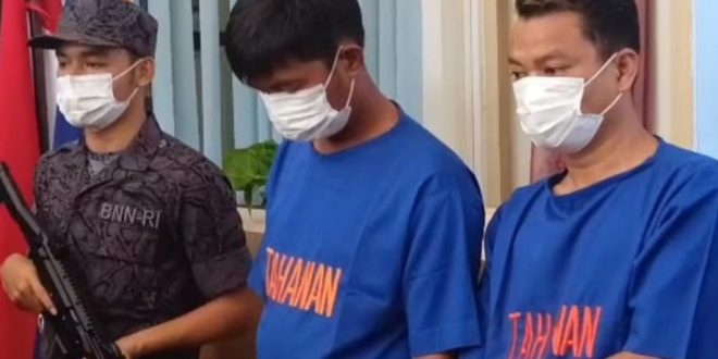 Dua tersangka kaki tangan bandar sabu di Betung ditangkap, Jumat (23/6/2023). Foto : Sumselheadline/ela.