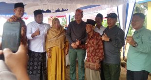 Pj Bupati Muba Apriyadi bersama Kapolres AKBP Siswandi bersilaturrahi dengan warga Desa Air Putih Ulu, Pelakat Tinggi, Muba, Rabu (28/6/2023). Foto : Dinkominfo Muba.