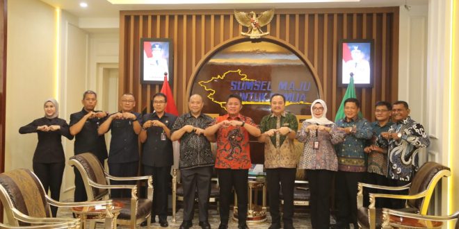 Gubernur Sumsel Herman Deru menerima anjangsana Kepala BPN Sumsel, Yuniar Kikmat, Kamis (8/6/2023). Foto : Humas Pemprov Sumsel.