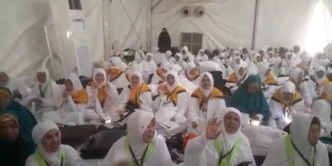 Para jemaah yang sudah menempati maktaf di Arofah, Makkah, Senin (26/6/2023). Foto : Sumselheadline/rustam.