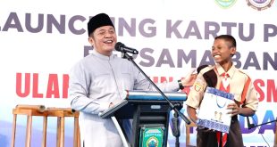 Gubernur Sumsel Herman Deru saat berdialog dengan siswa saat melaunching Bank Mini di Semendawai Timur, OKU Timur, Minggu (11/6/2023). Foto : Humas Pemprov Sumsel.