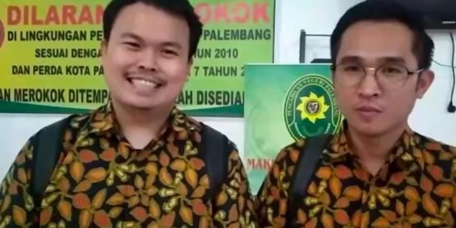 Dhany Prasanto dan Andra Desvrian, karyawan yang menggugar PT Sampoerna, Kamis (8/6/2023). Foto : Sumselheadline/Ela.