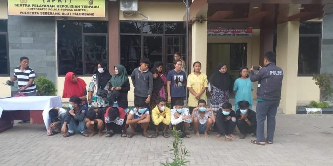 Sejumlah remaja yang tawuran diajak melihat-lihat rumah tahanan. Foto : Sumselheadline/Ela.