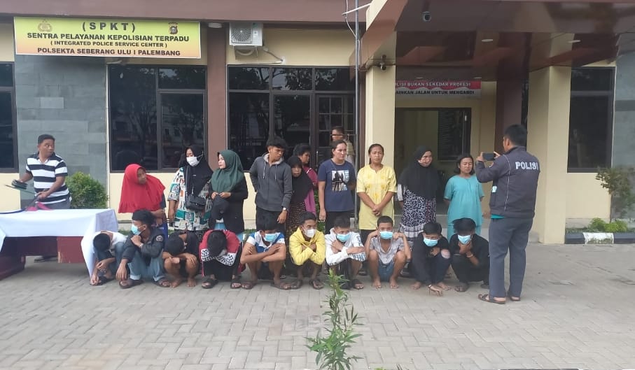 Sejumlah remaja yang tawuran diajak melihat-lihat rumah tahanan. Foto : Sumselheadline/Ela.