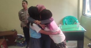 Tiga remaja putri yang viral karena baku hantam, akhirnya berdamai di Polsek SU I Palembang, Rabu (5/7/2023). Foto : Sumselheadline/Ela