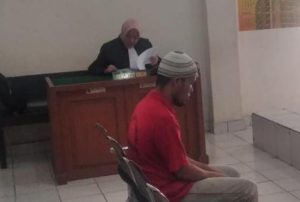 Daksi, terpidana kepemilikan senpi, divonis 15 bulan penjara oleh hakim PN Palembang, Rabu (5/7/2023). Foto : Sumselheadline/ Ela