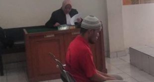 Daksi, terpidana kepemilikan senpi, divonis 15 bulan penjara oleh hakim PN Palembang, Rabu (5/7/2023). Foto : Sumselheadline/ Ela