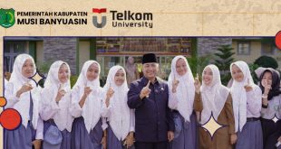 Pj Bupati Muba, Apriyadi bersama sisiwi SMA di Sekayu. Foto : Dinkominfo Muba.