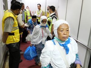 Para jemaah haji kloter 1 Embarkasi Palembang, Kamis (6/7/2023) pukul 22.21 tiba di Badara SMB II Palembang.