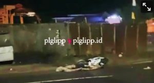 Seorang meninggal dunia setelah jatuh dari motor saat dikejar dua orang bersenjata tajam, Minggu (9/7/2023) dini hari. Foto : sceeenshot medsos.