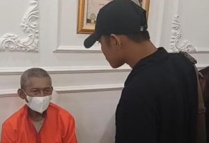 Toni, tersangka pemilik ekstasi dan sabu diamankan polisi, Rabu (12/7/2023). Foto : Sumselheadline/Ela