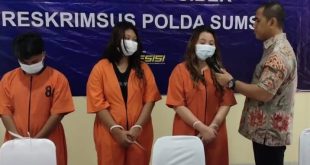 Tiga pelaku yang menyebarkan dan mempromosikan situs judi online ditangkap aparat Polda Sumsel, Jumat (15/7/2023). Foto : Sumselheadline/Ela