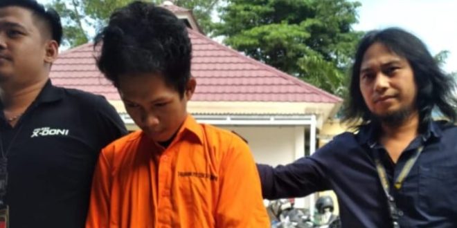 Mamat, pelaku pencuri sepeda motor, Jumat (21/7/3023). Foto : Sumselheadline/Ela