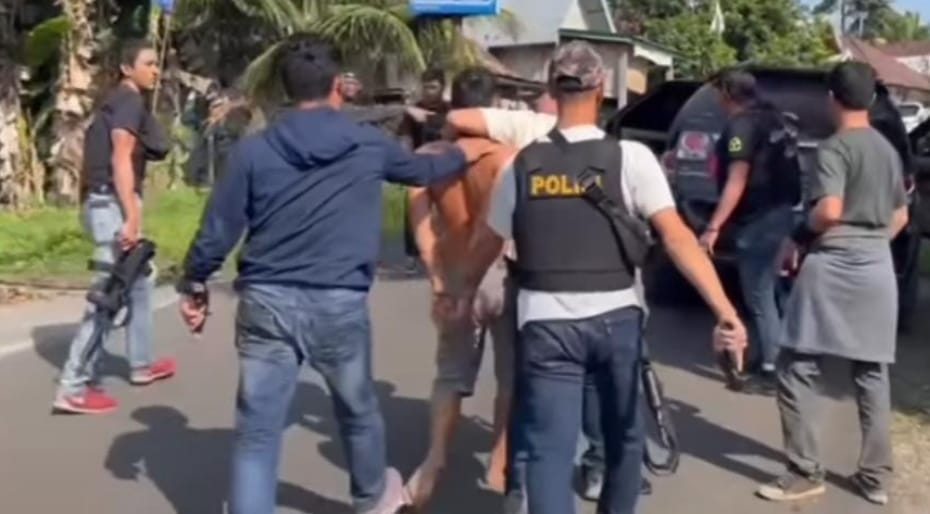 Salah satu pelaku penyerangan anggota Polsek Ulu Musi, dibekuk tim Polda Sumsel dan Polres Empat Lawang, Sabtu (22/7/2023). Foto : Sumselheadline/Ela
