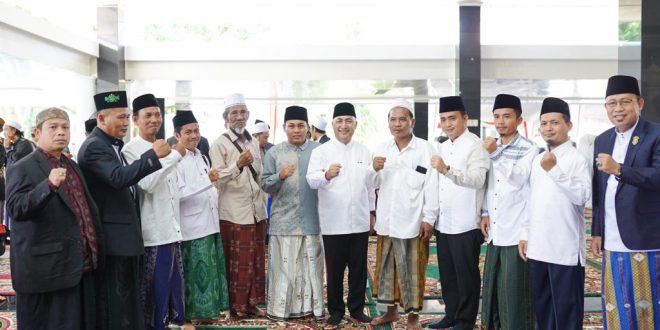 Pj Bupati Muba, Apriyadi bersama para pengurus Forum Fondok Pesantren Sumsel (Forpess) di Pendopoan GPSS Sekayu, Senin (25/7/2023). Foto : Kominfo Muba