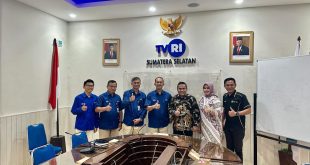Kadis Kominfo Muba, Haryandi Sinulingga saat bertemu managemen LPP TVRI Sumsel, Jumat (28/7/2023). Foto; Dinkominfo Muba