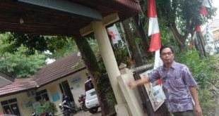 Menunjukkan running texs yang rusak. Foto : Sumselheadline/Els