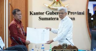 Wagub Sumsel, Mawardi Yahya menerima tim Inspektorat Jenderal Kemendagri di ruang rapat gubernur, Senin (10/7/2023). Foto : Humas Pemprov Sumsel