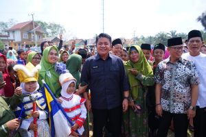 Gubernur Sumsel Herman Deru menghadiri pengajian akbar bersih desa di Desa Mitra Kencana, Peninjuan, OKU, Kamis (13/7/2023). Foto : Humas Pemprov Sumsel.