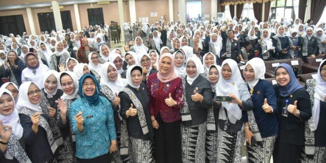 Hj Febrita Lustia HD menghadiri HUT Ikatan Bidan Indonesia di Bapelkes Palembang, Kamis (20/7/2023). Foto : Humas Pemprov Sumsel