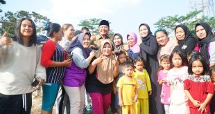 Gubernur Sumsel, Herman Deru bersilaturahmi dengan warga Sinar Tingkal, Muba, Minggu (23/7/2023). Foto : Humas Pemprov Sumsel