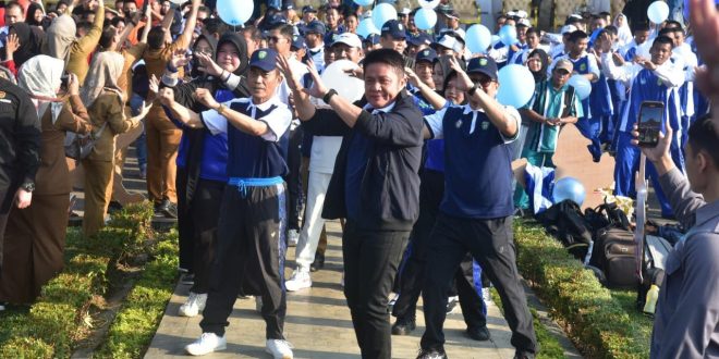 Gubernur Sumsel, Herman Deru melaunching logo dan maskot POPNAS XVI di halaman Griya Agung, Palembang, Senin (31/7/2023). Foto : Humas Pemprov Sumsel