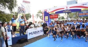 Ribuan peserta dilepas Gubernur Sumsel dalam kegiatan Musi Run 2023 di halaman DPRD Sumsel, Minggu (2/6/2023). Foto : Humas Pemprov Sumsel.