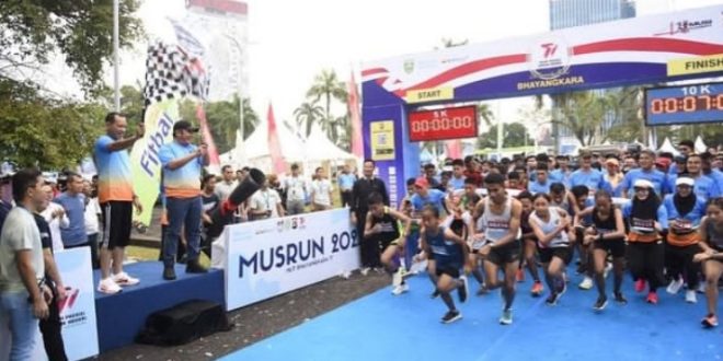 Ribuan peserta dilepas Gubernur Sumsel dalam kegiatan Musi Run 2023 di halaman DPRD Sumsel, Minggu (2/6/2023). Foto : Humas Pemprov Sumsel.