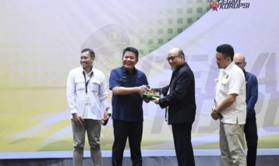 Gubernur Sumsel, Herman Deru membuka fokus gruop diskusi tentang illegal drilling di Novotel Palembang, Selasa (11/7/2023). Foto : Humas Pemprov Sumsel.