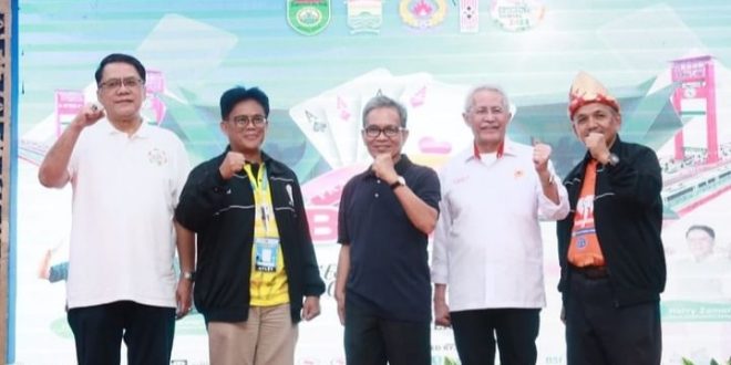 Gubernur Sumsel diwakili Sekda SA Supriono membuka kejurnas dan pra PON bridge di Griya Agung, Palembang, Rabu (26/7/2023) malam. Foto : Humas Pemprov Sumsel