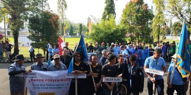 Para peserta pekan olahraga seni wartawan daerah yang hadir pada seremoni pembukaan di halaman Diskominfo Lubuklinggau, Kamis (3/8/2023). Foto : Sumselheadline/Ela