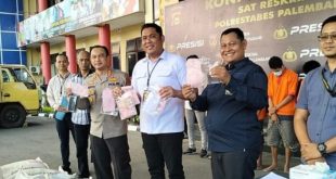 Jajaran Polrestabes Palembang pers konfrence penangkapan dua kepala gudang yang gelapkan pupuk, Kamis (3/8/2023). Foto : Sumselheadline/Ela