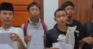 Sejumlah pelajar yang diamankan polisi membuat pernyataan untuk tidak lagi bolos sekolah dan tak melakukan tawuran, Sabtu (5/8/2023). Foto : Sumselheadline/Ela