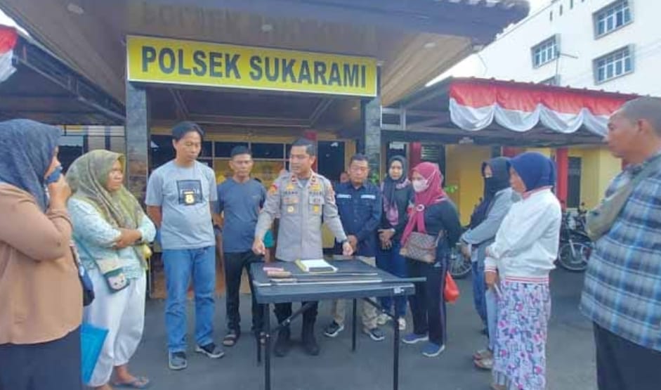 Para orangtua remaja dipanggil ke Polsek Sukarame karena anaknya tawuran, Sabtu (5/8/2023). Foto : Sumselheadline/Ela