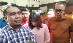Tim kuasa hukum almarhum Iriadi, melapor ke Polda atas meninggalnya kliennya yang dinilai janggal, Senin (7/8/2023). Foto : Sumselheadline/Ela