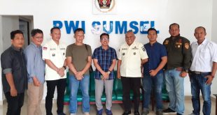 Pengurus ABUJAPI Sumsel bersilaturahim dengan Ketua PWI Sumsel, Firdaus Komar, Selasa (8/8/2023). Foto : Sumselheadline/Ela