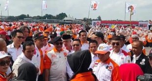 Ketua PKS Sumsel, M Toha mendampingi Presiden PKS Ahmad Syaikhu jelang apel siaga pemenangan PKS di pelataran PKB Palembang. Foto : Dok PKS Sumsel.
