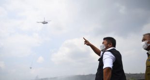 Gubernur Sumsel Herman Deru memerintahkan kerahkan helikopter padamkan api di lahan TPA Sukawinatan Palembang, Selasa (15/8/2023). Foto : Humas Pemprov Sumsel