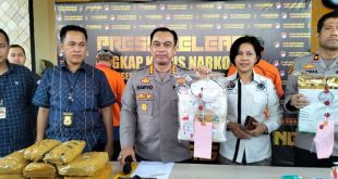 Jajaran Polrestabes Palembang mengamankan 9 kg sabu dan tersangka Erlangga, Selasa (15/8/2023). Foto : Sumselheadline/Ela