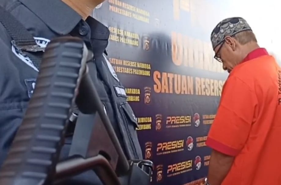 Ujang, kurir ganja asal Riau dibekuk di Palembang, Selasa (15/8/2023). Foto : Sumselheadline/Ela